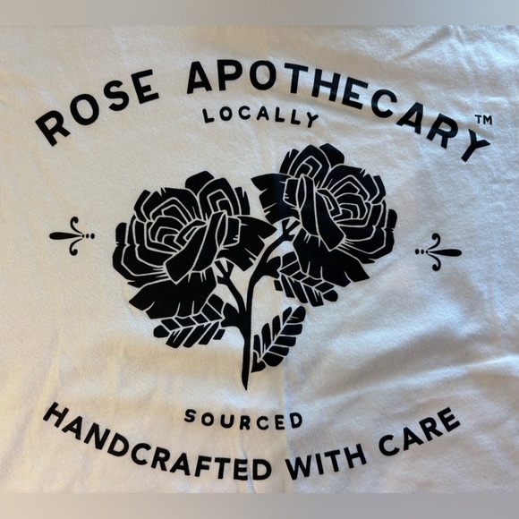 Schittt$ Creek | ladies Rose Apothecary t-shirt. Size: L/G - Picture 9 of 9